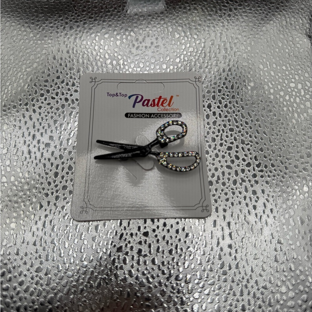 Black brooch, perfect for seamstress and hairdressers